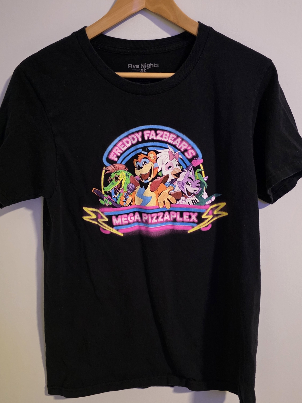 Five Nights at Freddy’s Mega Pizzaplex Black Graphic T-Shirt Size M